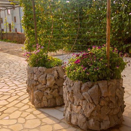 Apartments Cvelic Milovcic Malinska Εξωτερικό φωτογραφία