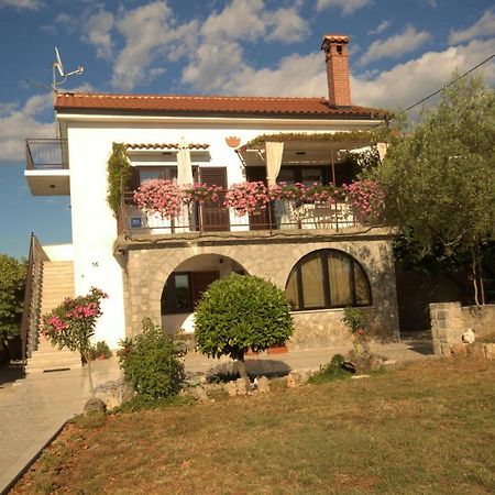 Apartments Cvelic Milovcic Malinska Εξωτερικό φωτογραφία