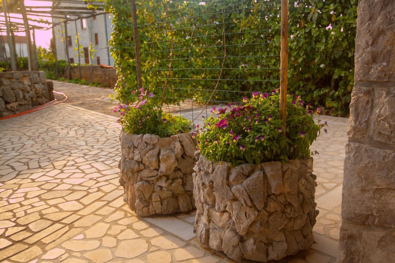 Apartments Cvelic Milovcic Malinska Εξωτερικό φωτογραφία