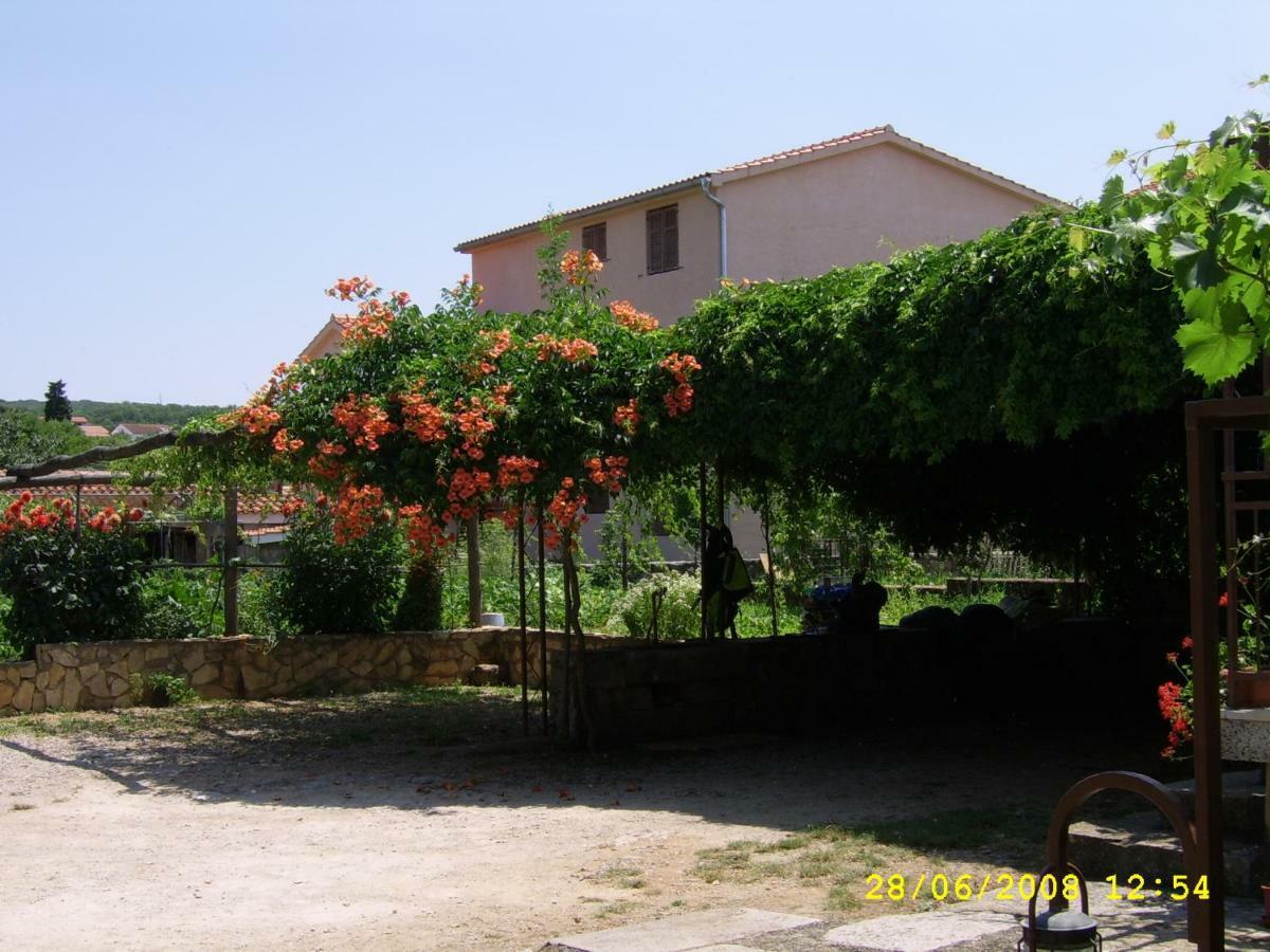 Apartments Cvelic Milovcic Malinska Εξωτερικό φωτογραφία