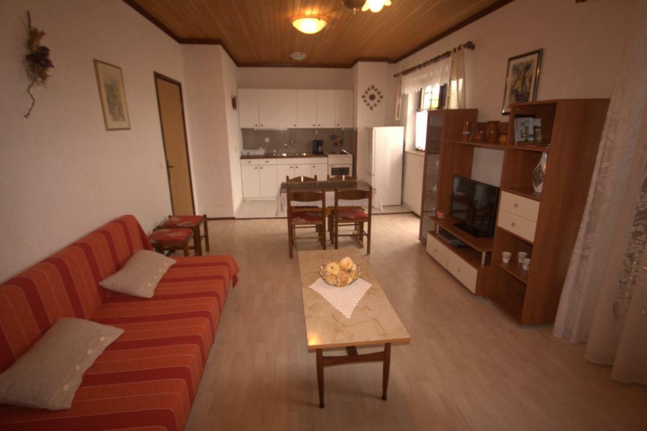 Apartments Cvelic Milovcic Malinska Εξωτερικό φωτογραφία