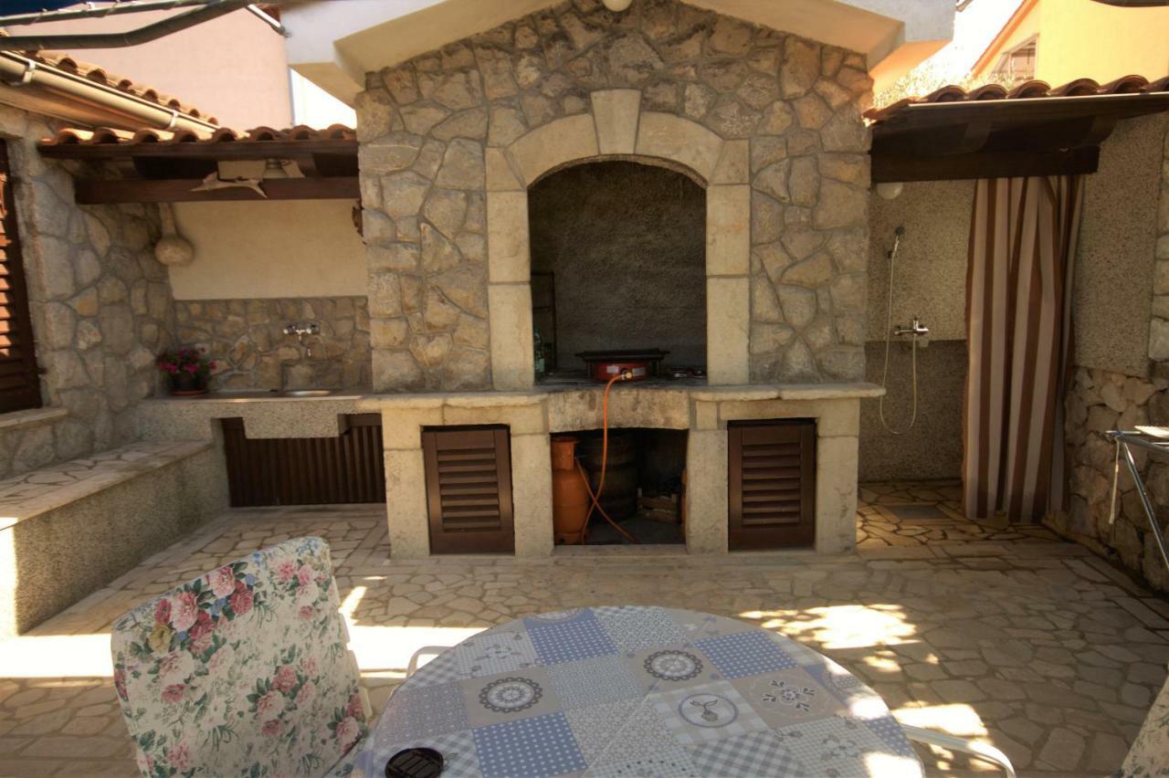 Apartments Cvelic Milovcic Malinska Εξωτερικό φωτογραφία