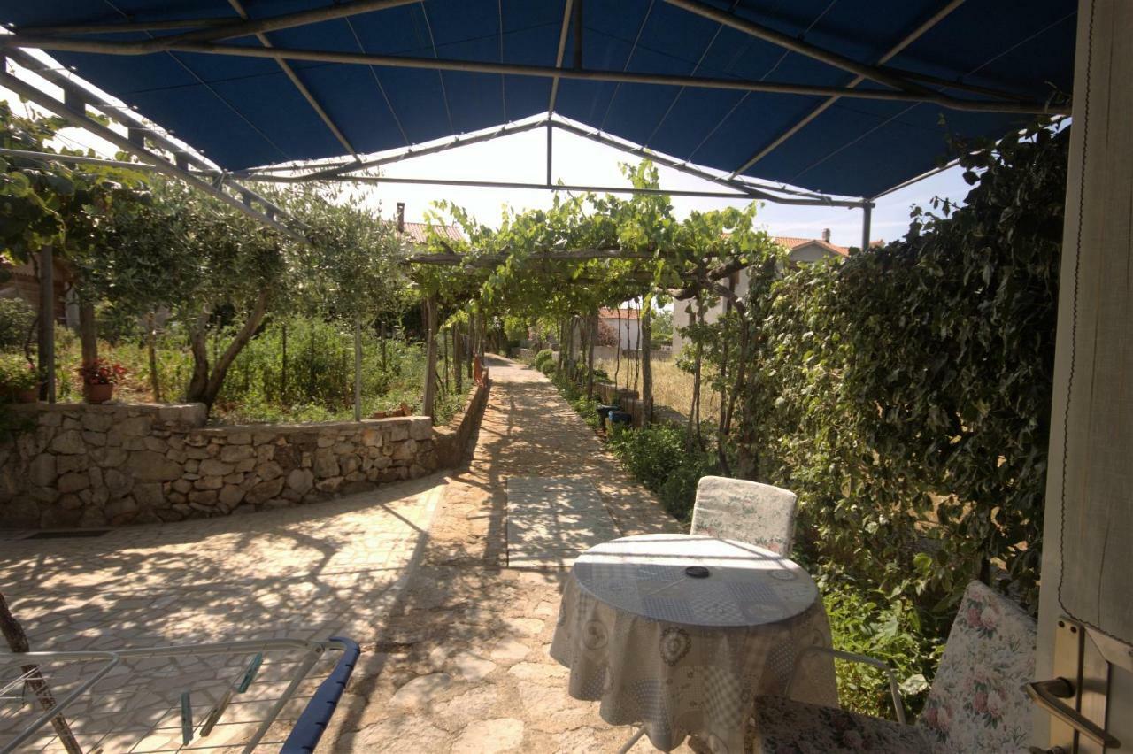 Apartments Cvelic Milovcic Malinska Εξωτερικό φωτογραφία