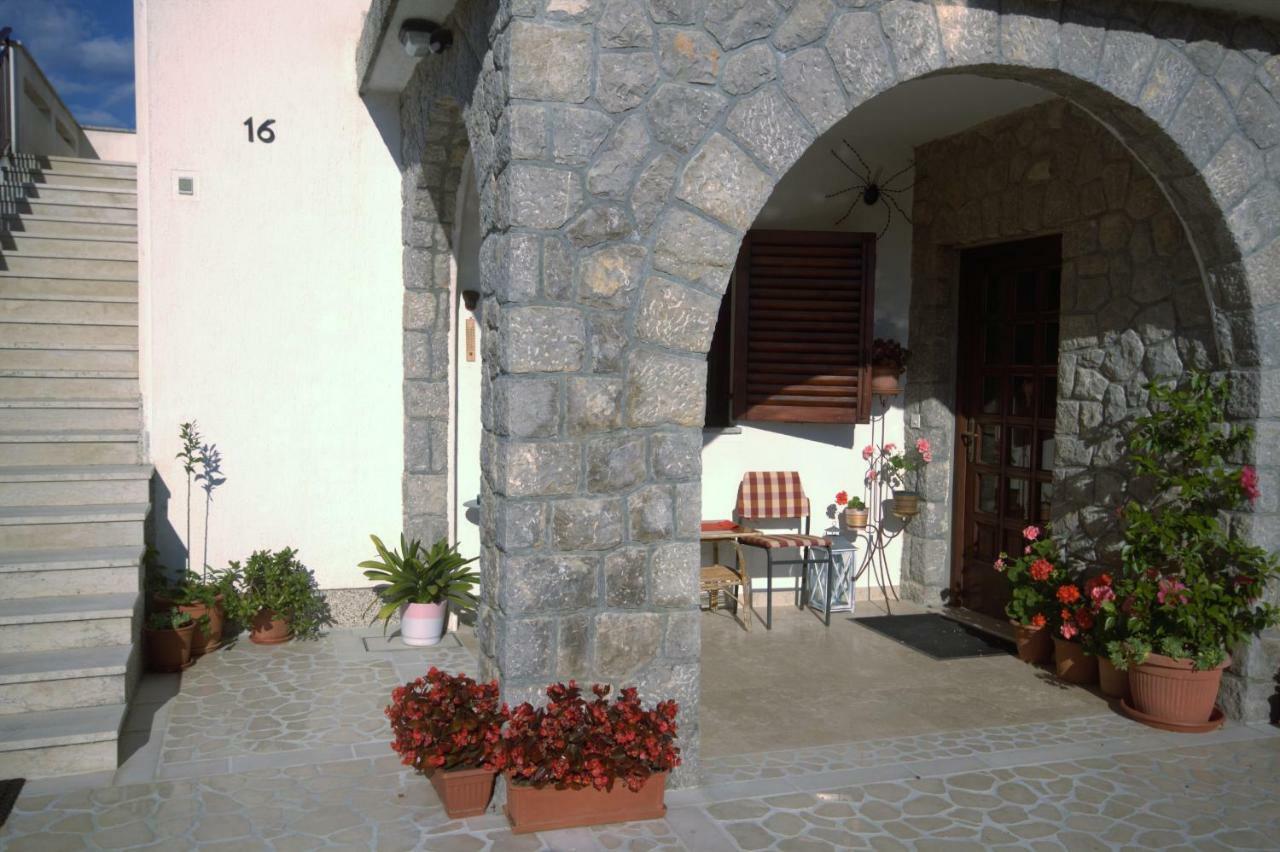 Apartments Cvelic Milovcic Malinska Εξωτερικό φωτογραφία
