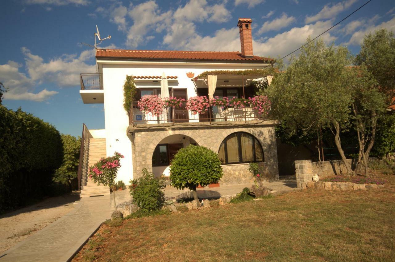 Apartments Cvelic Milovcic Malinska Εξωτερικό φωτογραφία